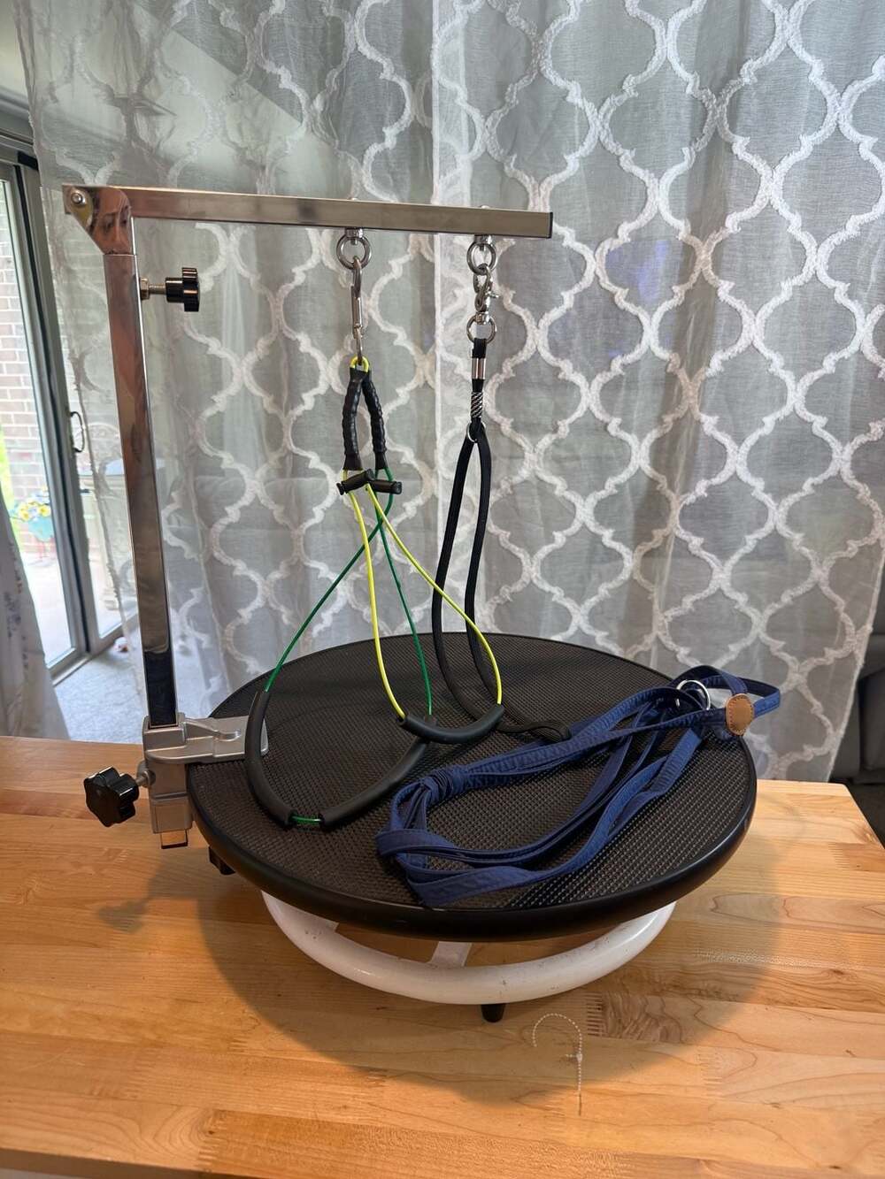 Rotating Small Pet Grooming Table w/ Adjustable Grooming Arm & Restraints